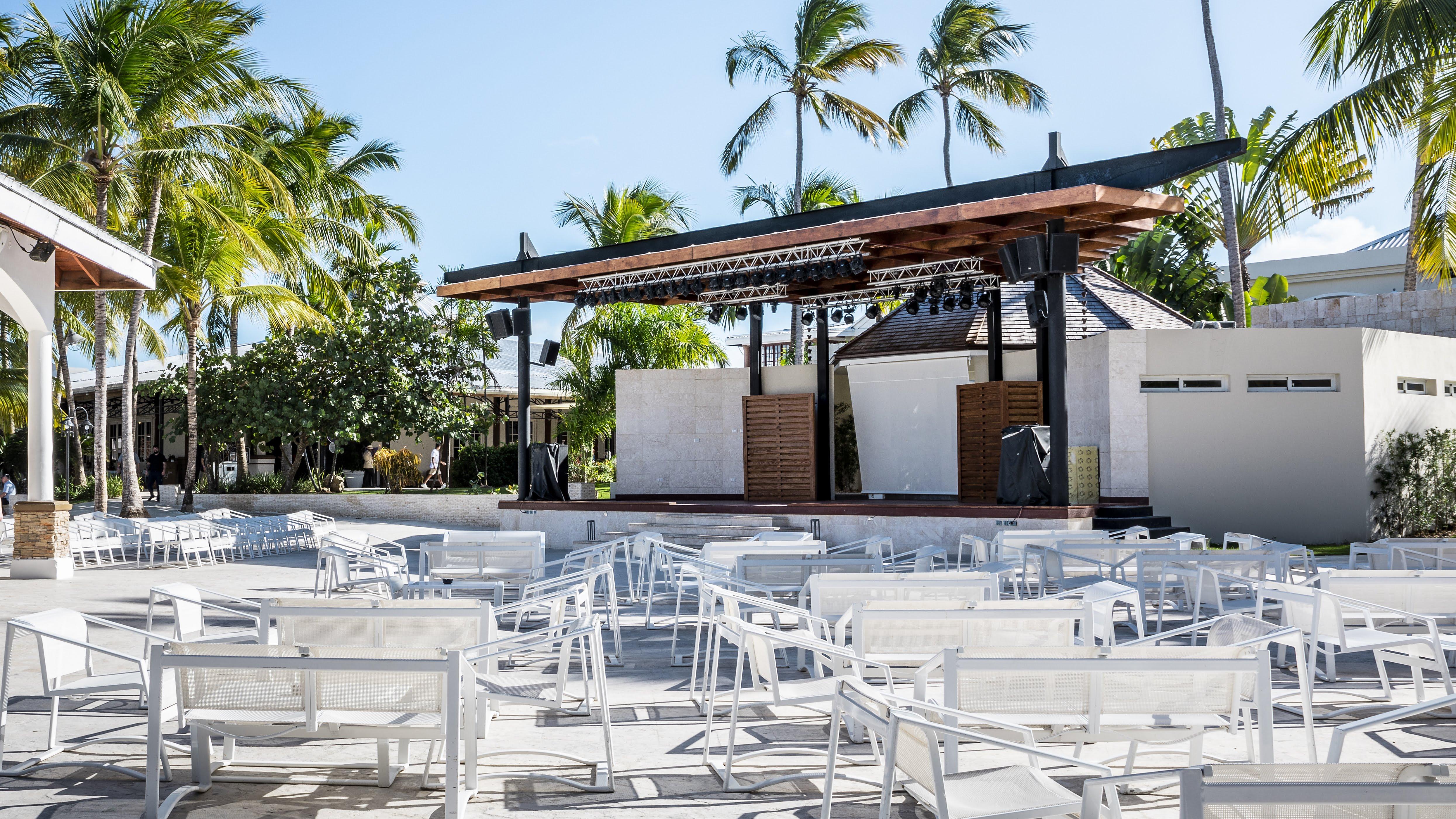 Be Live Collection Punta Cana (Adults Only) Exteriér fotografie The stage at the resort's main pool
