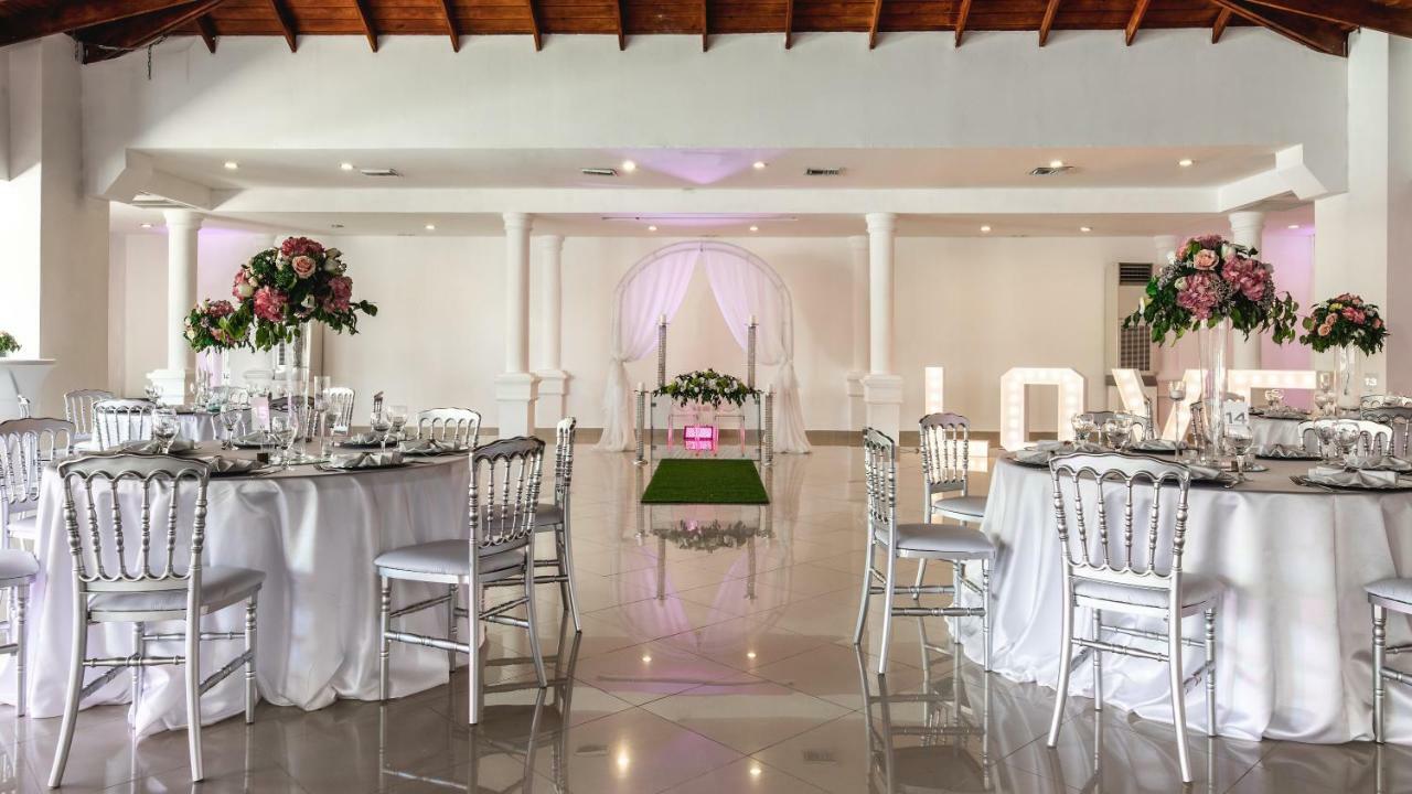 Be Live Collection Punta Cana (Adults Only) Exteriér fotografie The interior of the ballroom at the hotel